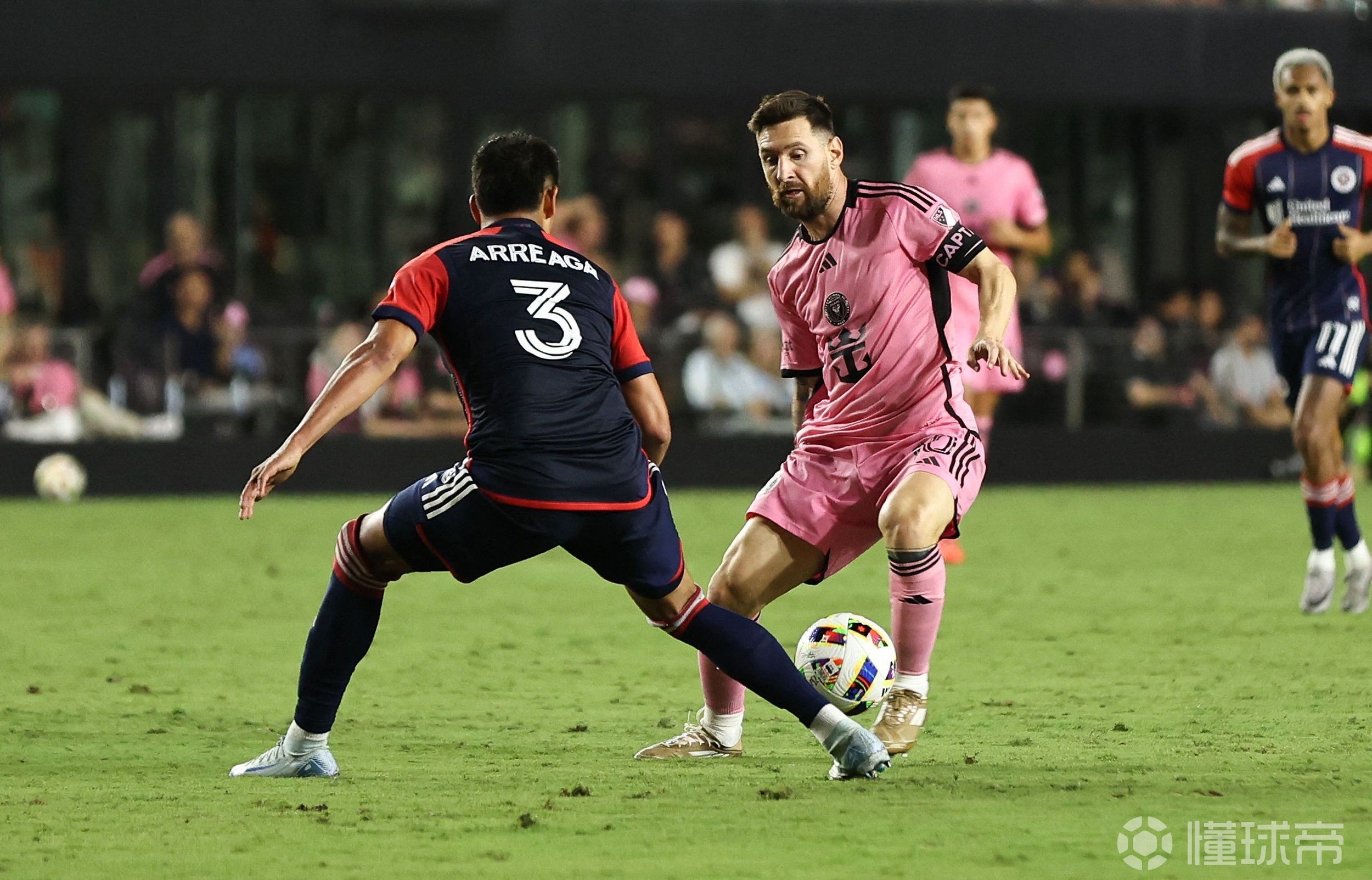 开云体育app-巴塞罗那惊险获胜，梅西关键时刻挺身而出