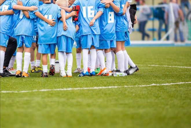 关于女足比赛中球员团结协作，积极进攻的信息