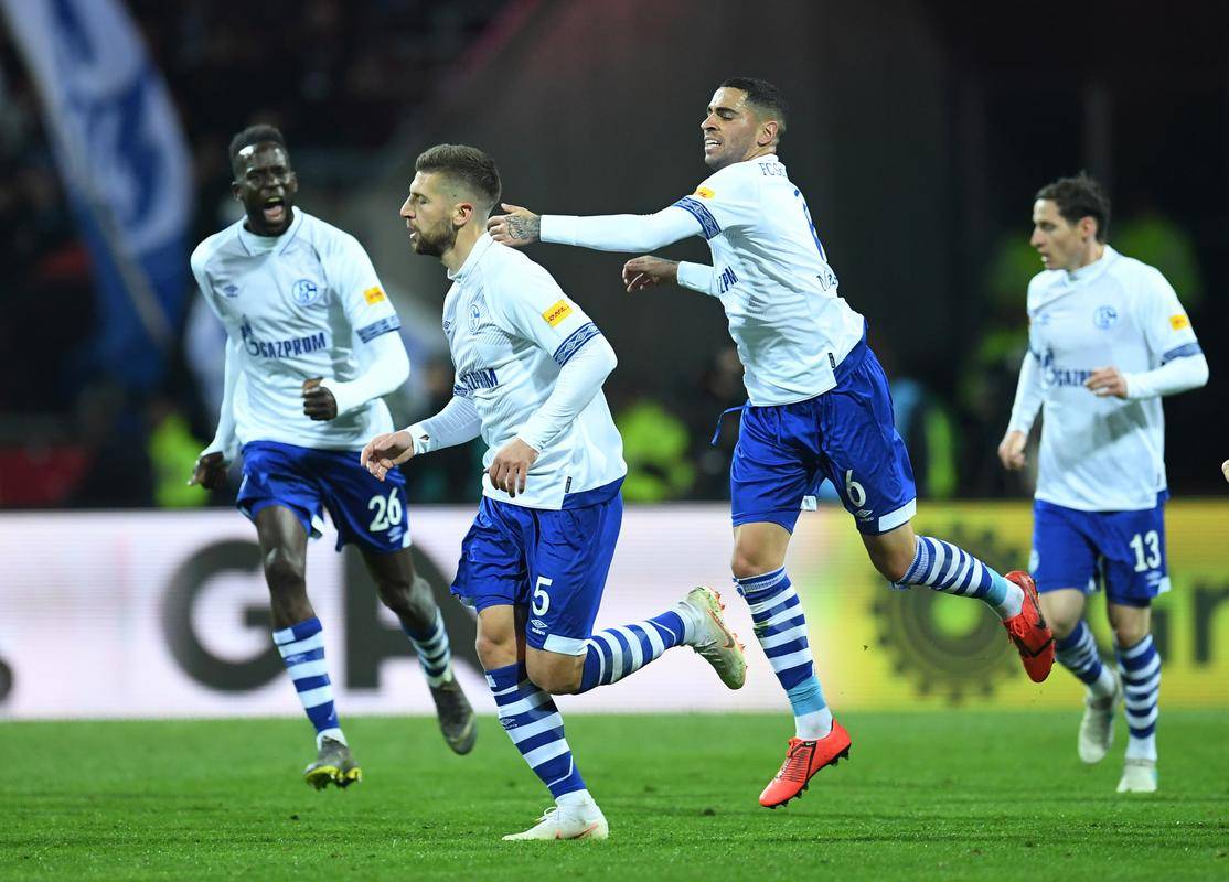 开云体育官网-包含沙尔克遭遇主场溃败，士气低迷需改进的词条