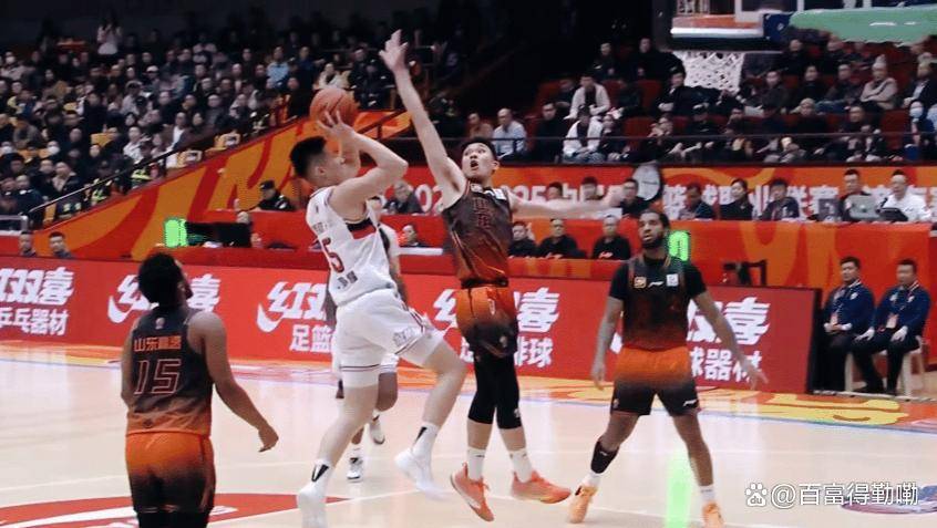 开云体育入口-山东男篮主场大胜对手，展现实力