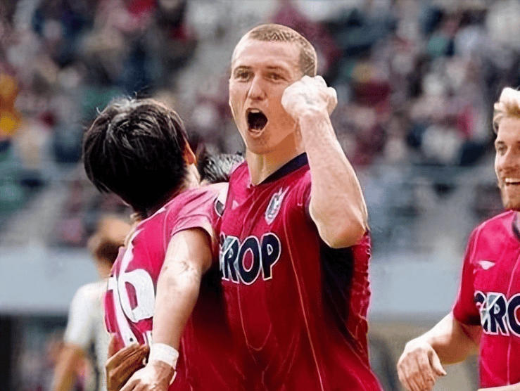 开云体育官方网站-包含年轻球员惊艳表现，引发球迷狂热讨论的词条