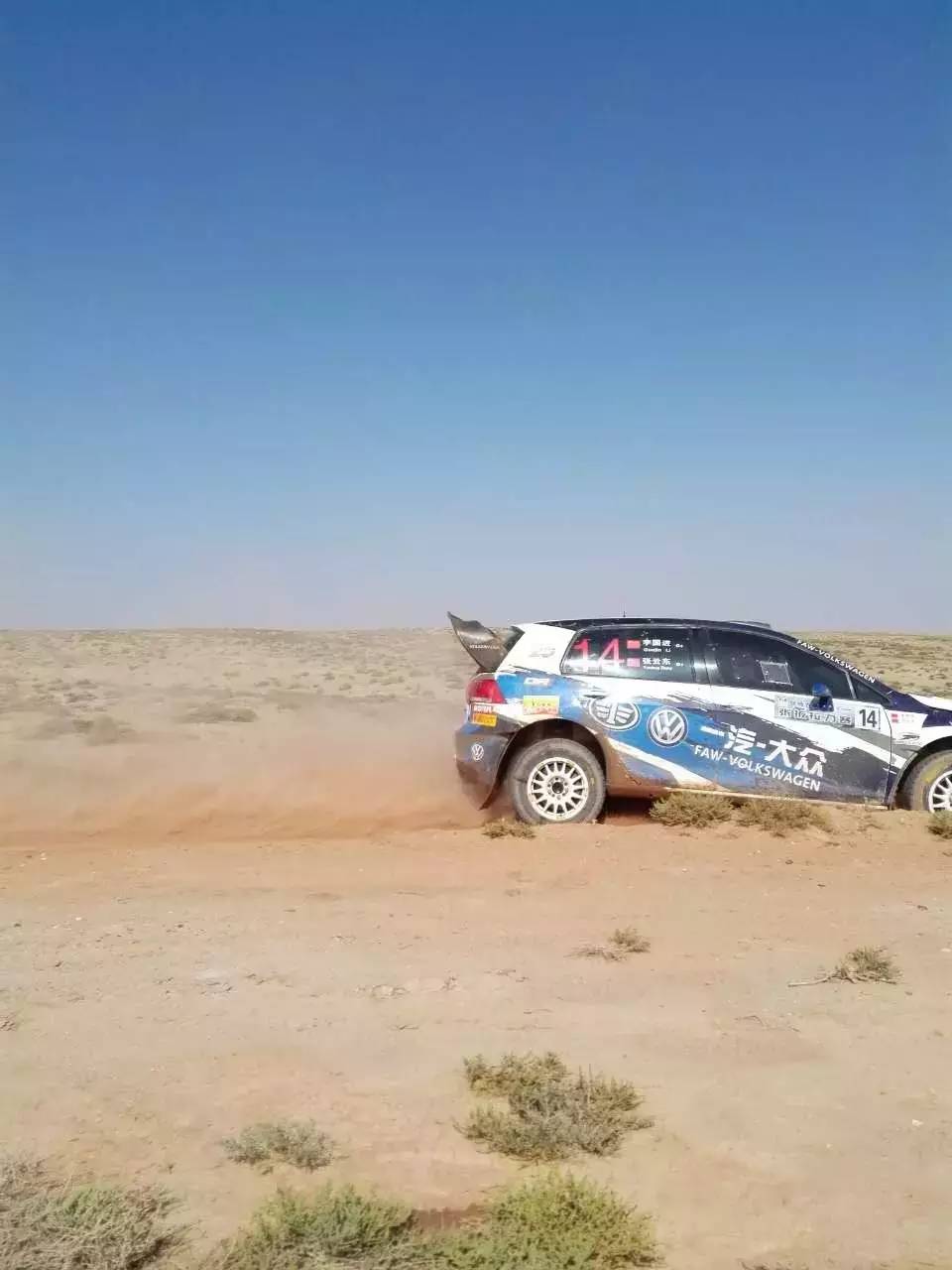 开云官网-热闹的球场氛围，呼啸而过的战车的简单介绍