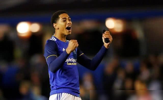 开云平台-关于伯明翰城中场球员火力全开，奉献帽子戏法的信息