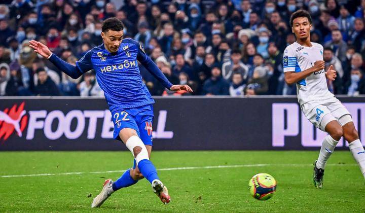 关于伯明翰城中场球员火力全开，奉献帽子戏法的信息