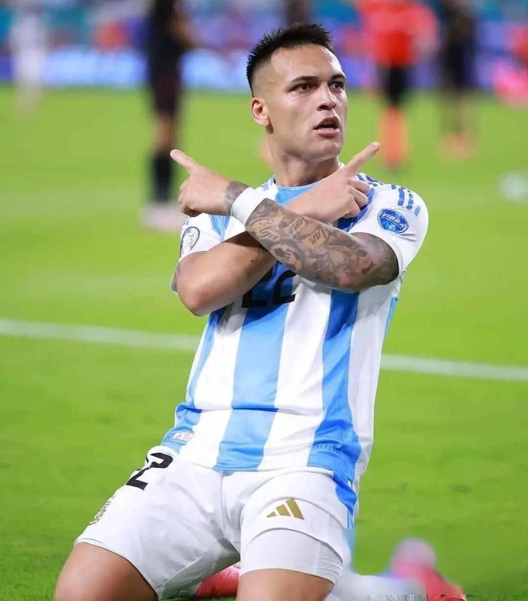 阿根廷队主力球员卡瓦尼备战南美洲杯 阿根廷队主力球员卡瓦尼备战南美洲杯