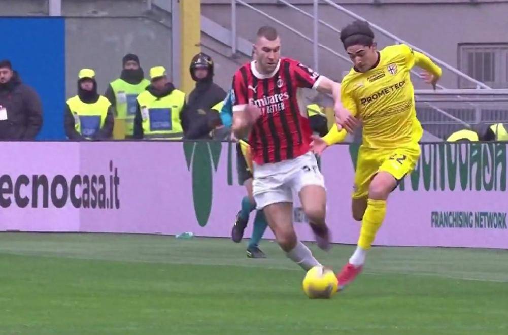 AC米兰客场小胜,继续保持不败纪录的简单介绍 AC米兰客场小胜,继续保持不败纪录的简单介绍