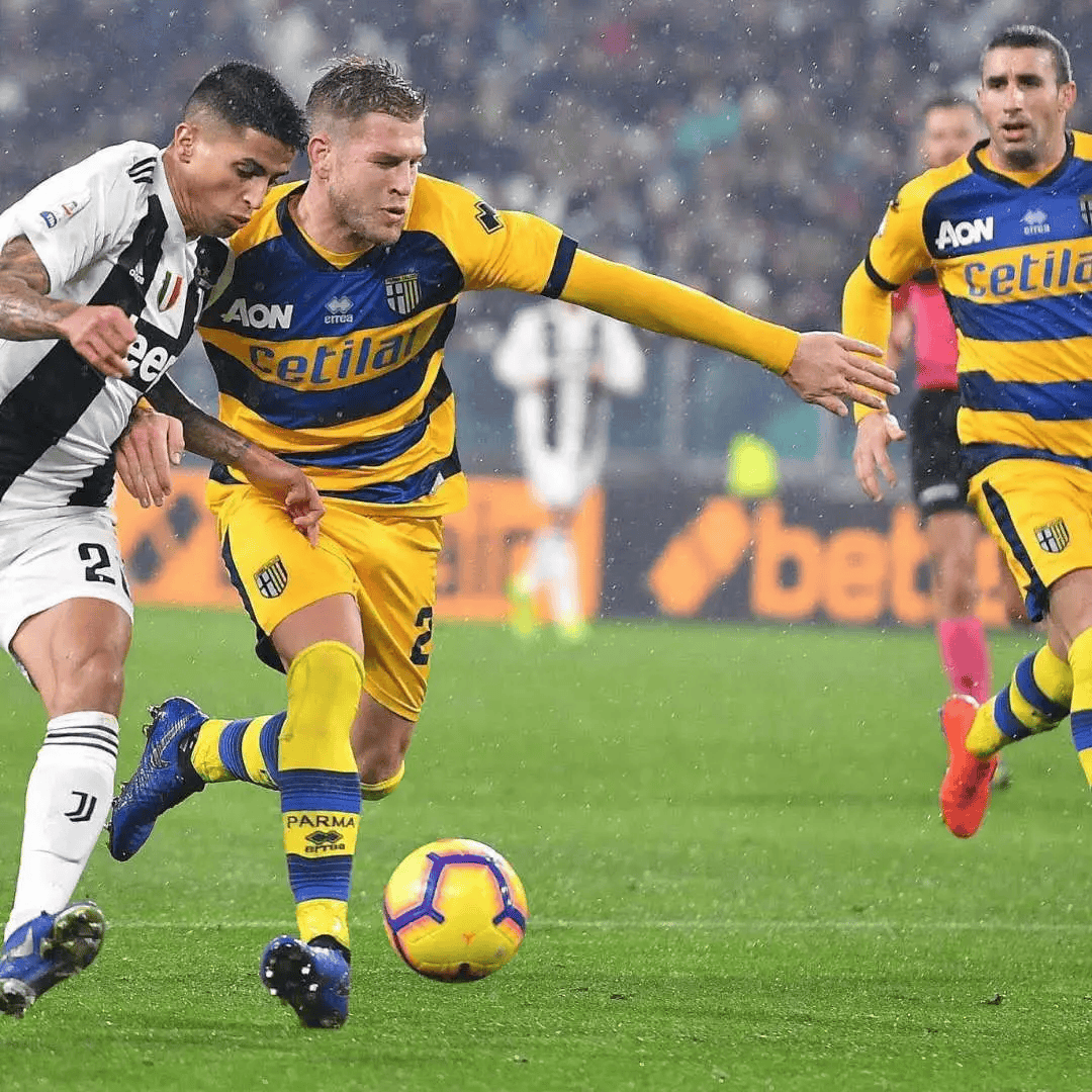 开云体育下载-热那亚后卫红牌离场，导致球队失利