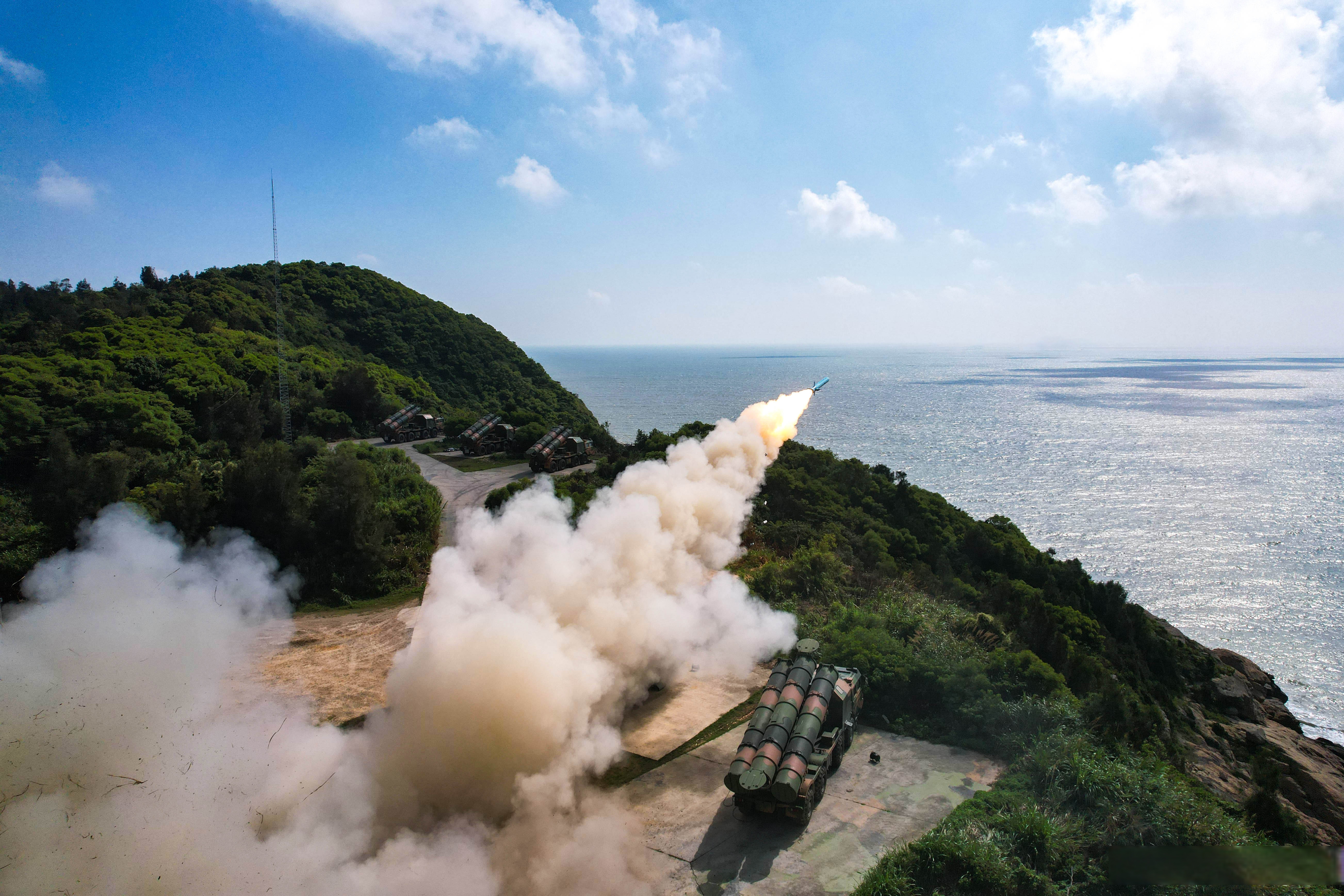 开云体育登录-赛场上一位球员跑动速度惊人，获胜关键在于攻防转换的简单介绍