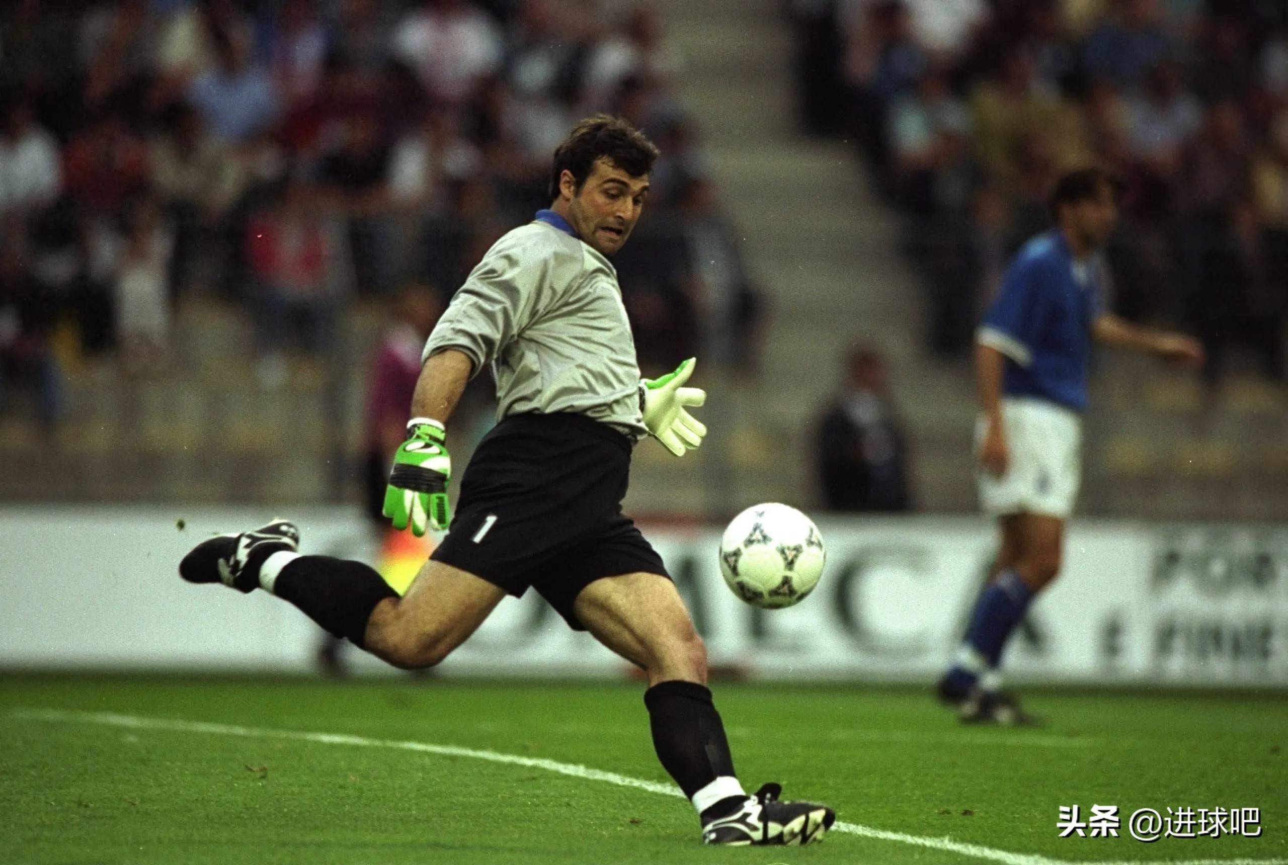 意大利队凭诺维奇建功,晋级欧洲杯半决赛 意大利队凭诺维奇建功,晋级欧洲杯半决赛