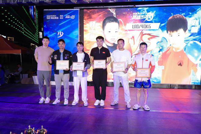 开云APP-武术选手实力强劲斩获金牌