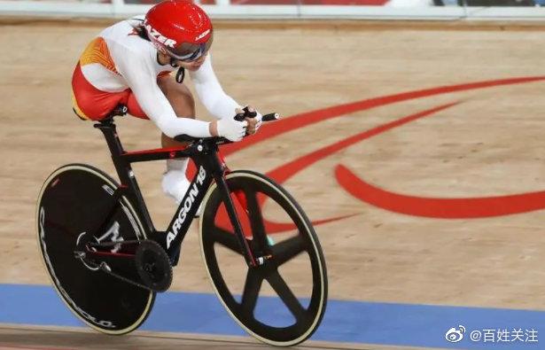 阿根廷跳远选手飒爽出击夺得金牌