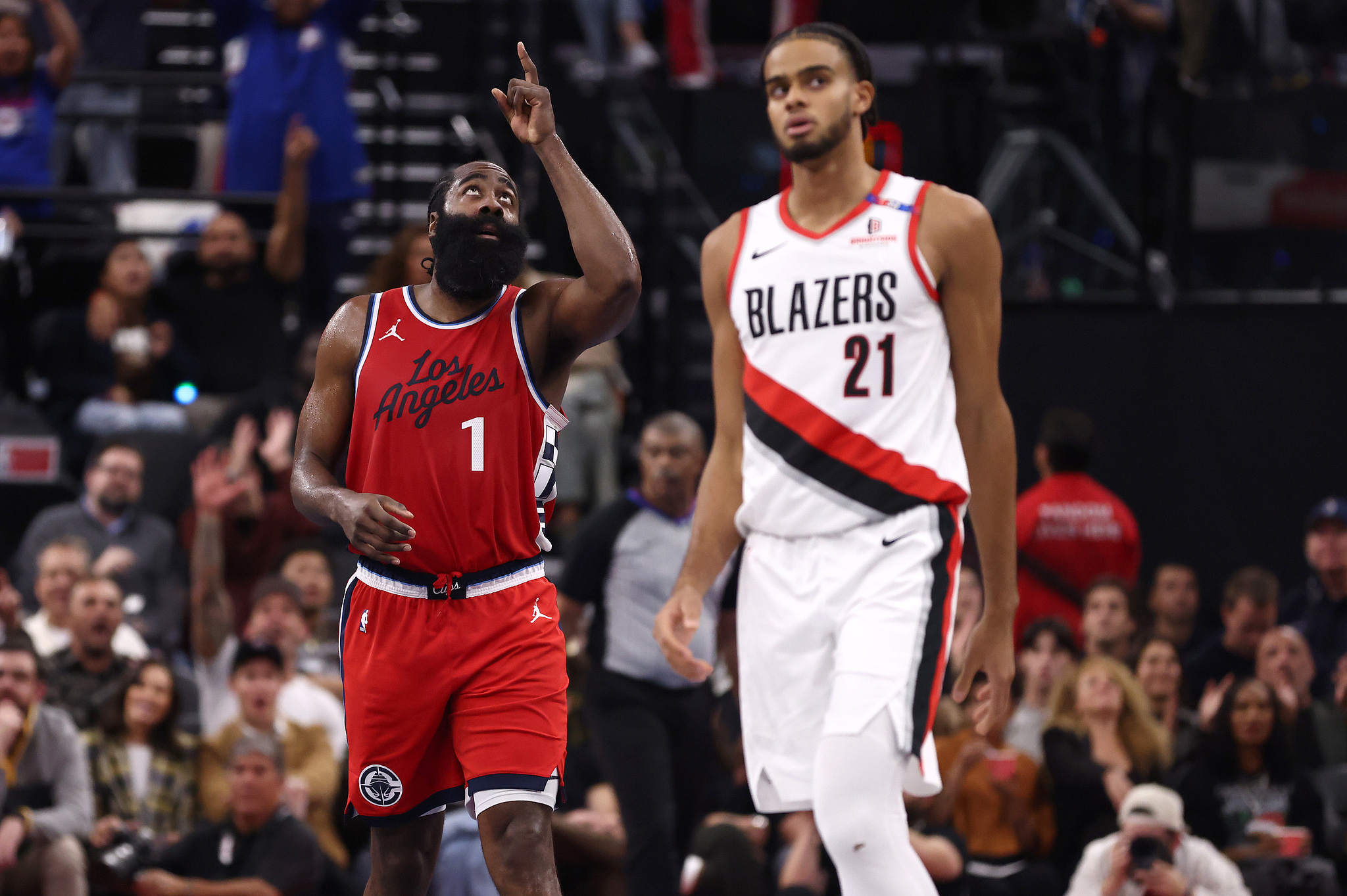 开拓者队主场胜快船，再战告捷