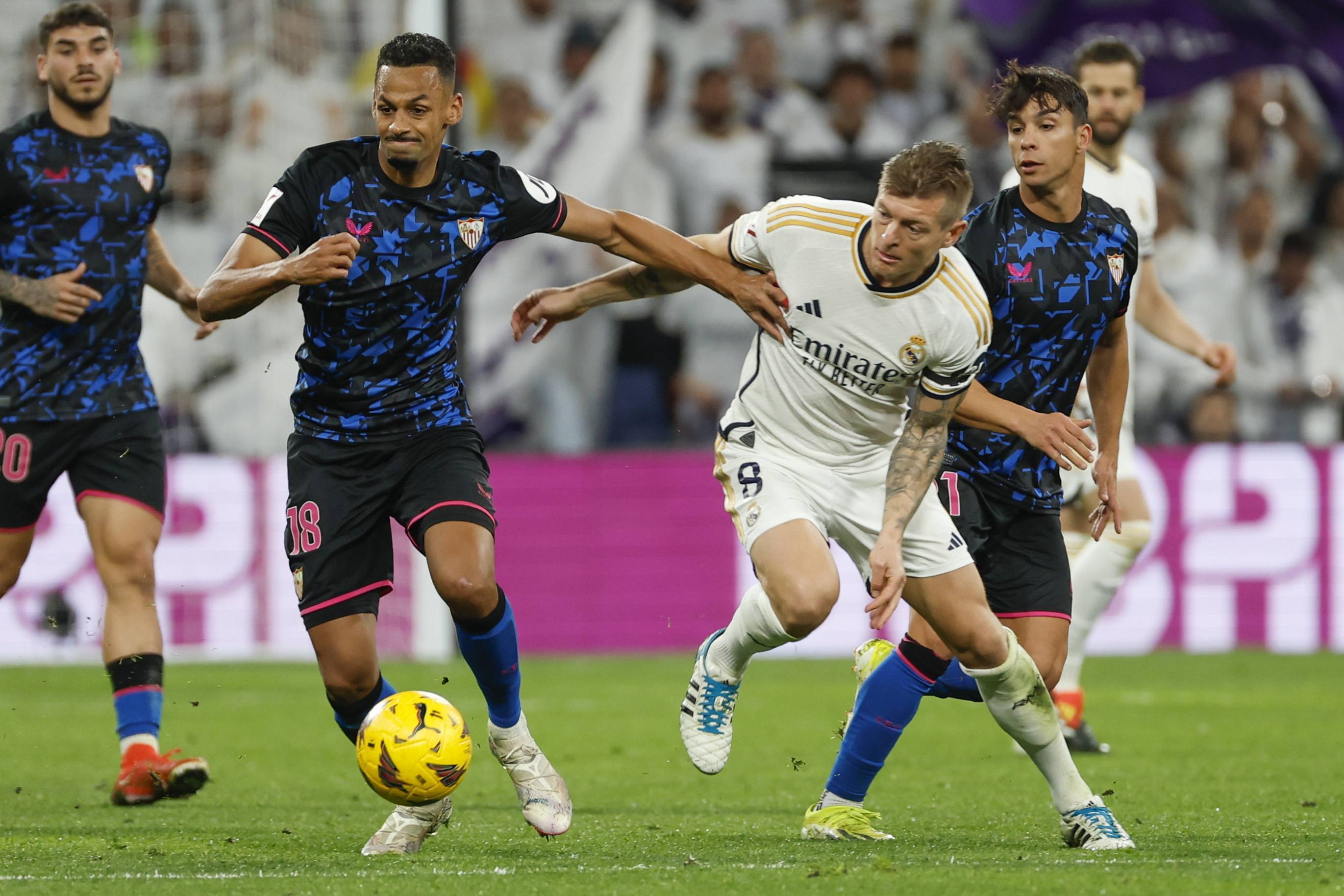 包含巴塞罗那客场不敌塞维利亚,联赛第二的词条 包含巴塞罗那客场不敌塞维利亚,联赛第二的词条