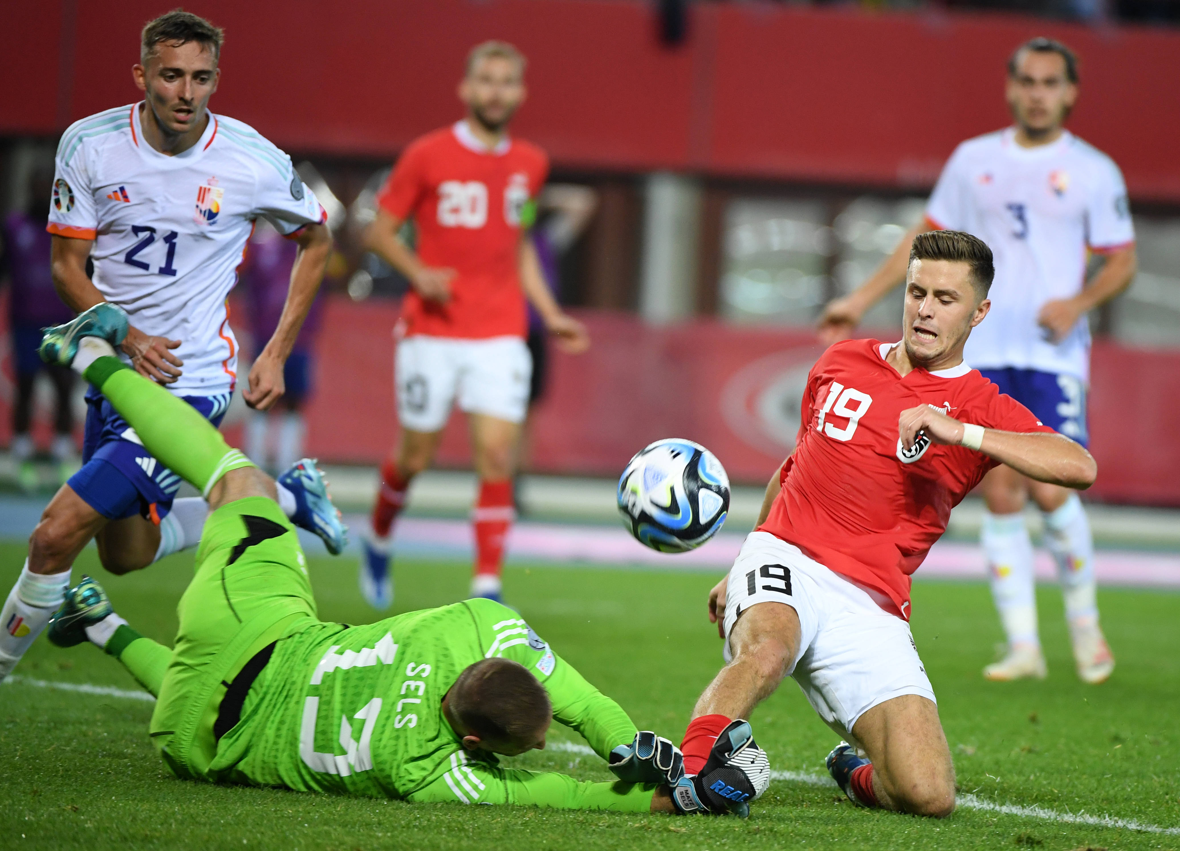 开云体育下载-波兰队以不败战绩，晋级欧锦赛决赛阶段