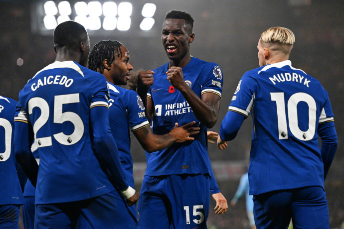 曼城客场大胜桑德兰,继续追赶领头羊 曼城客场大胜桑德兰,继续追赶领头羊