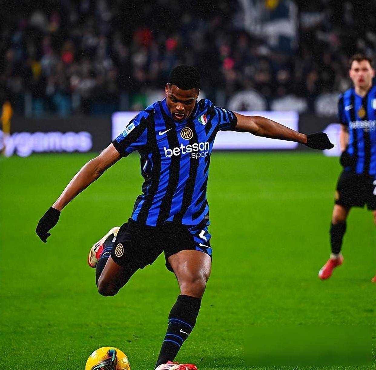 开云体育登录-关于AC米兰客场战平都灵，艰难保持不败纪录！的信息