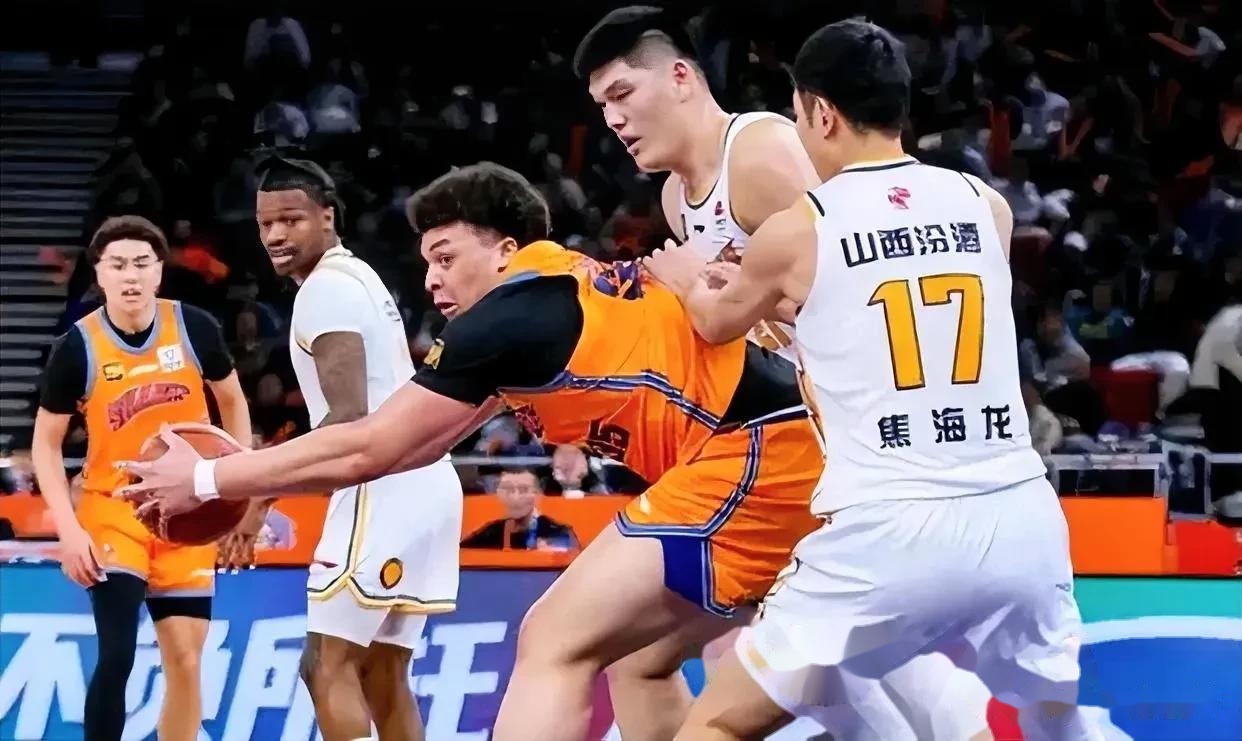 福建男篮险胜山西，保持不败纪录