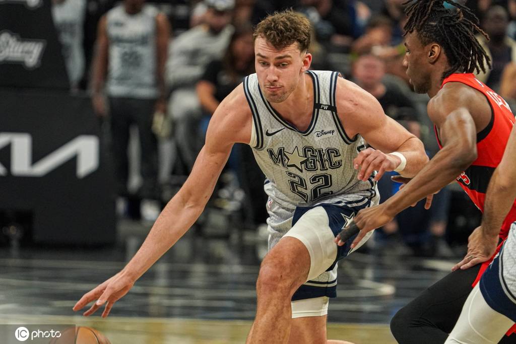 开云体育APP下载-猛龙主场惜败，Leonard砍下全队最高分的简单介绍