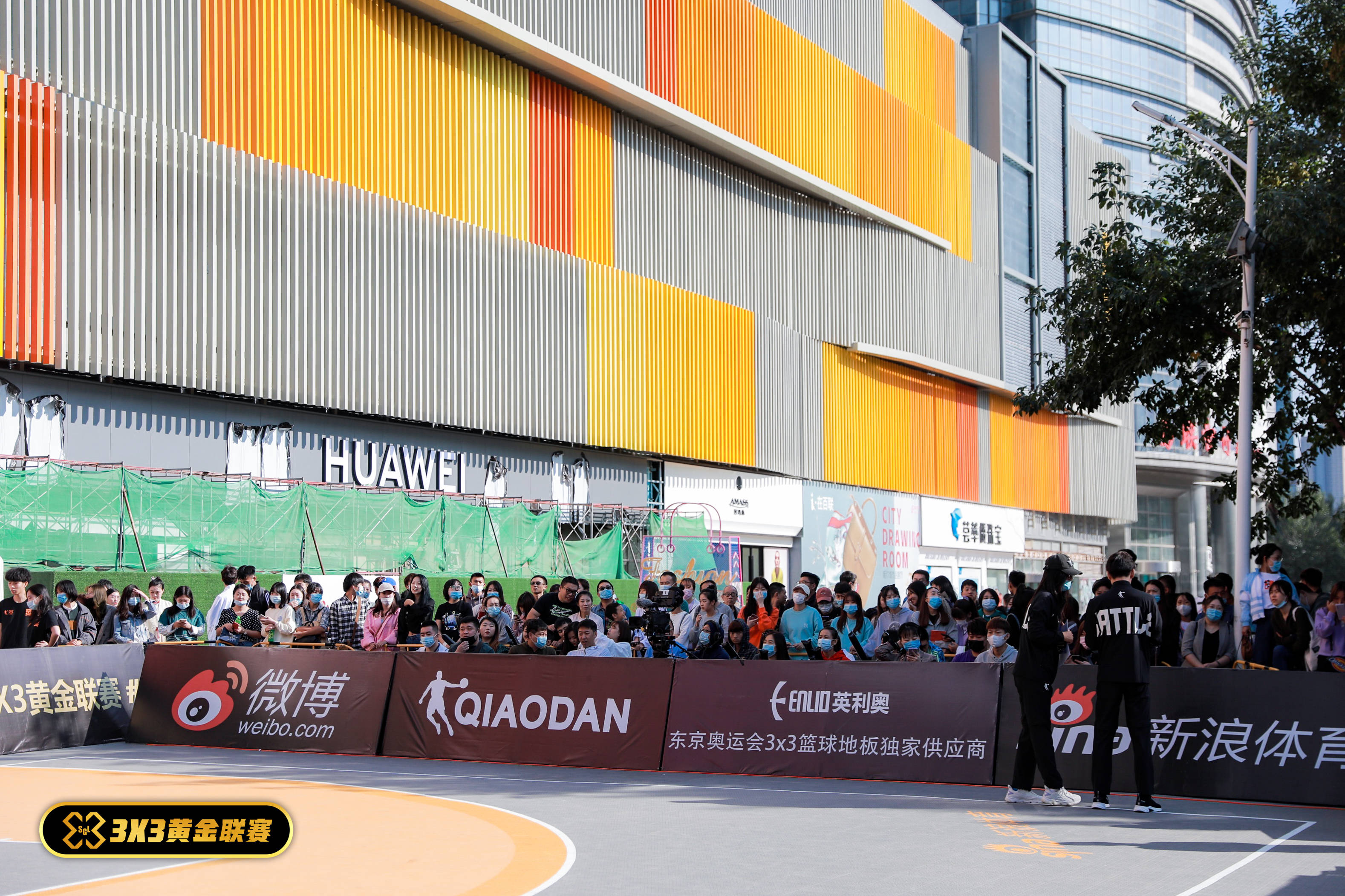 顶级对手激战，球场上掀起风暴