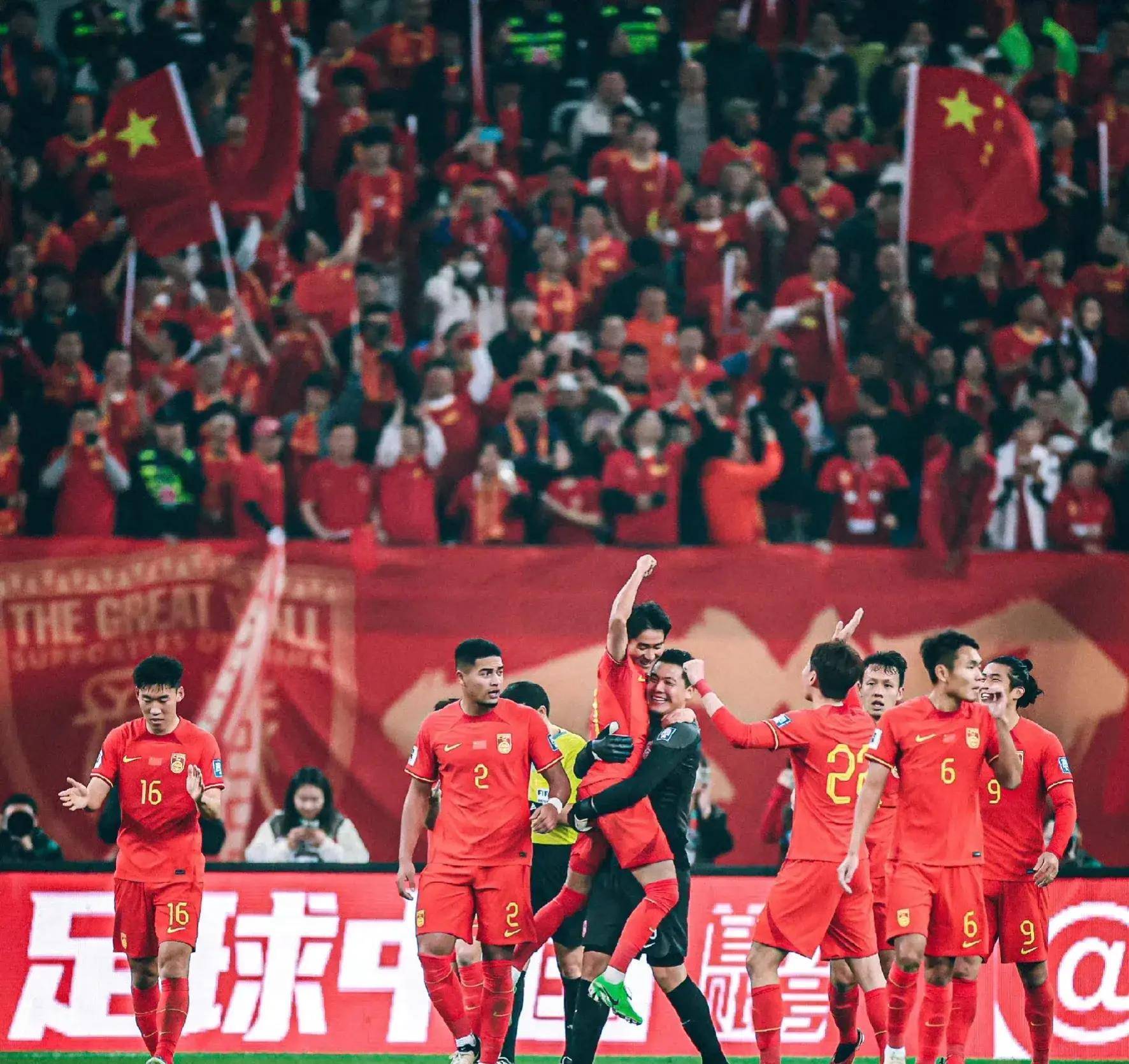 足球比赛中一支强队惊险胜出 足球比赛中一支强队惊险胜出