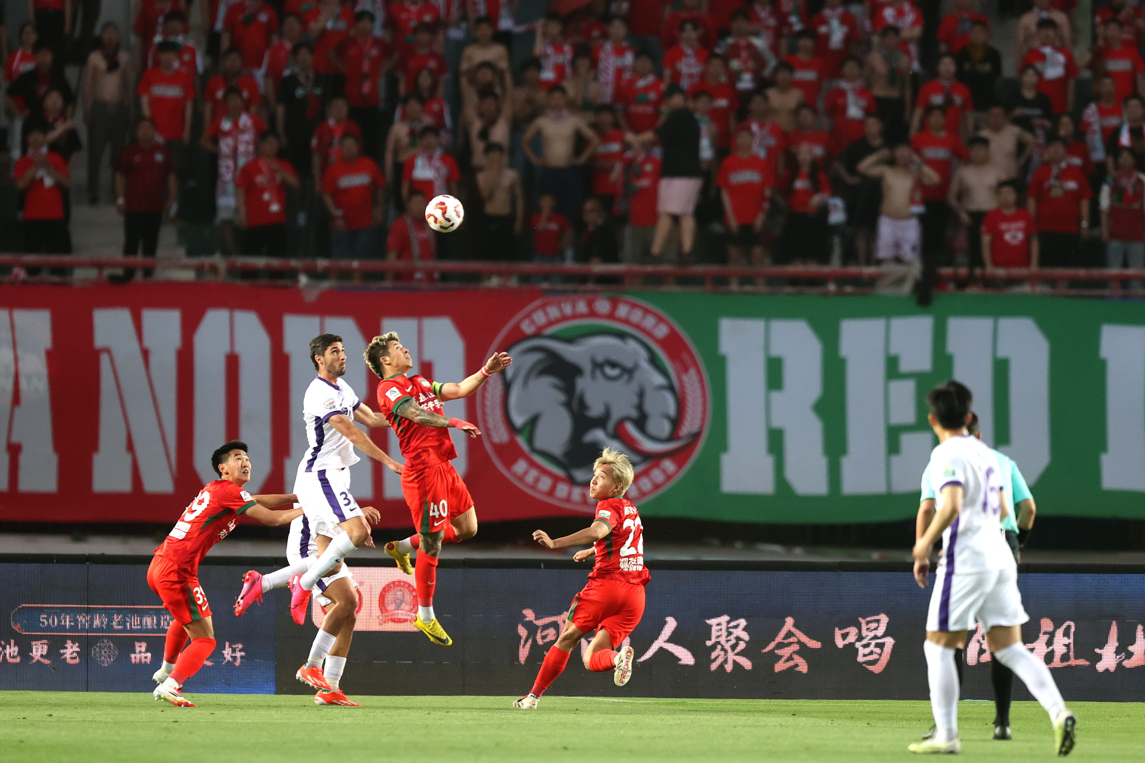 开云体育入口-战火重燃，中超联赛再掀高潮