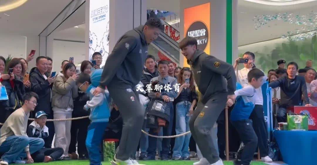 关于火爆氛围下的比赛，球迷热情高涨的信息