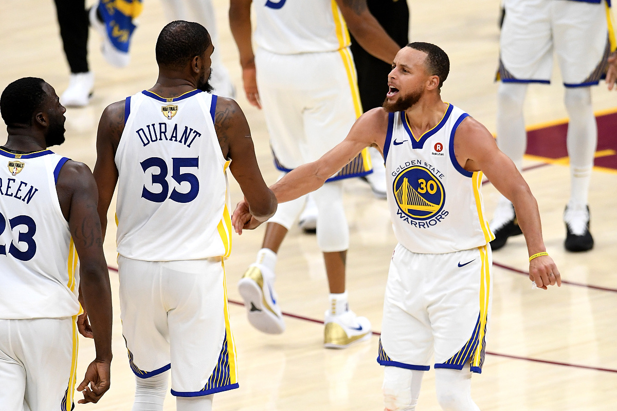 开云体育入口-关于勇士对猛龙，库里砍下40分，火力全开的信息