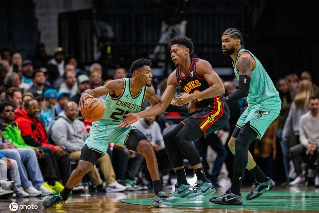 黄蜂客场逆转战胜老鹰 黄蜂客场逆转战胜老鹰