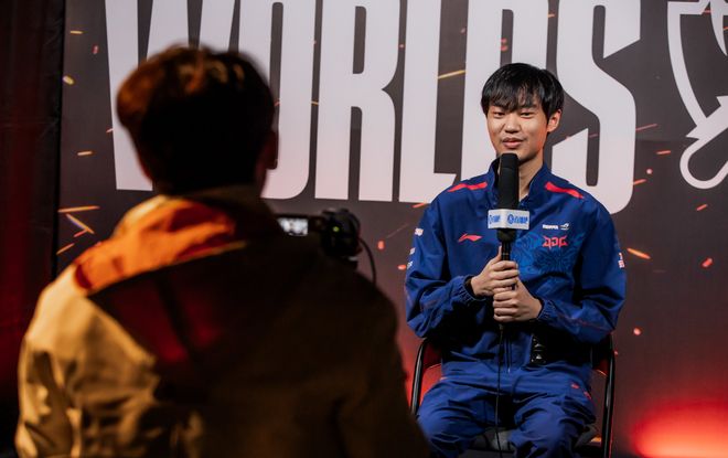 关于FPX横扫DRX，Knight2送出助攻的信息