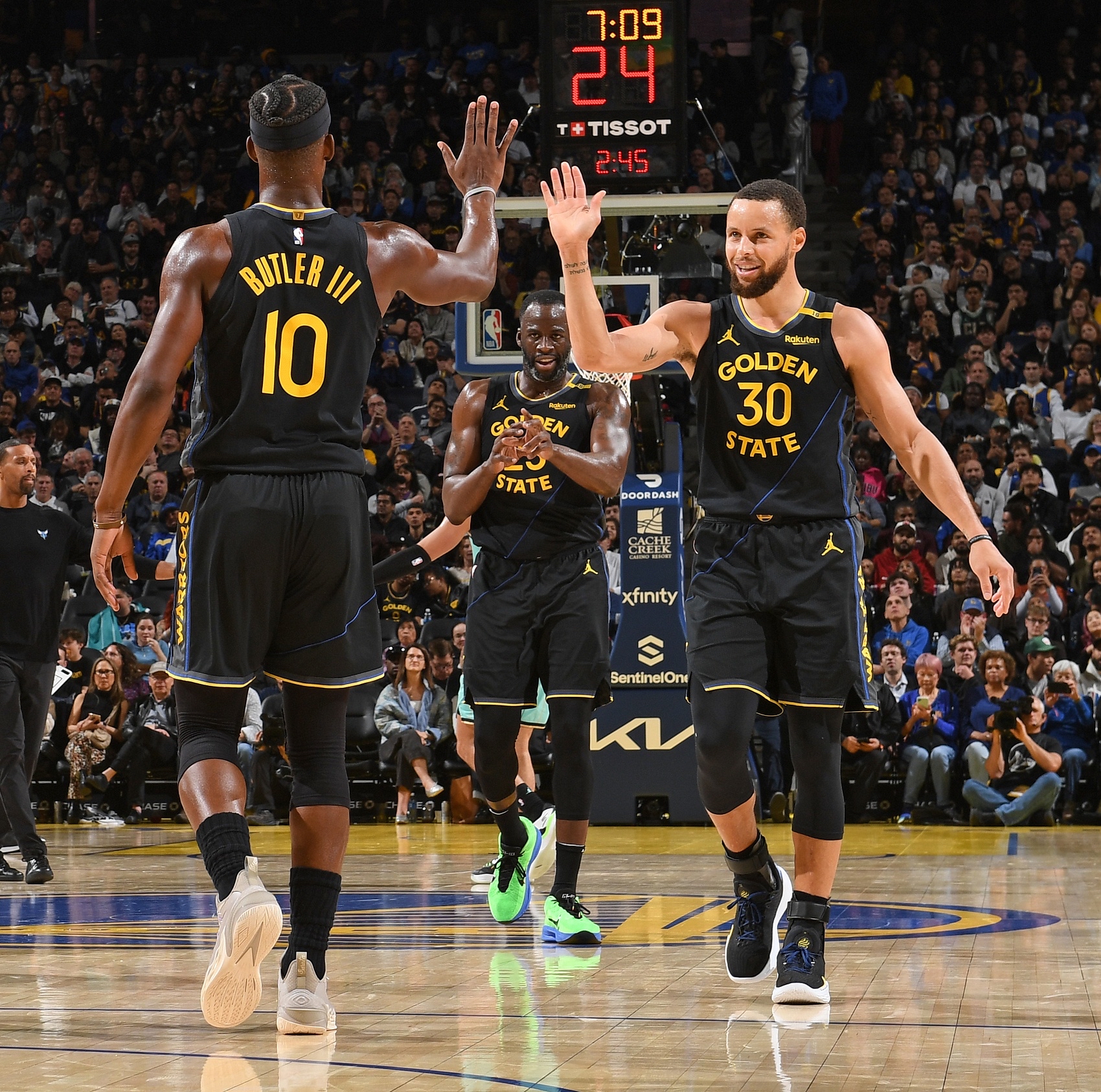 勇士负灰熊赛季首遇败绩