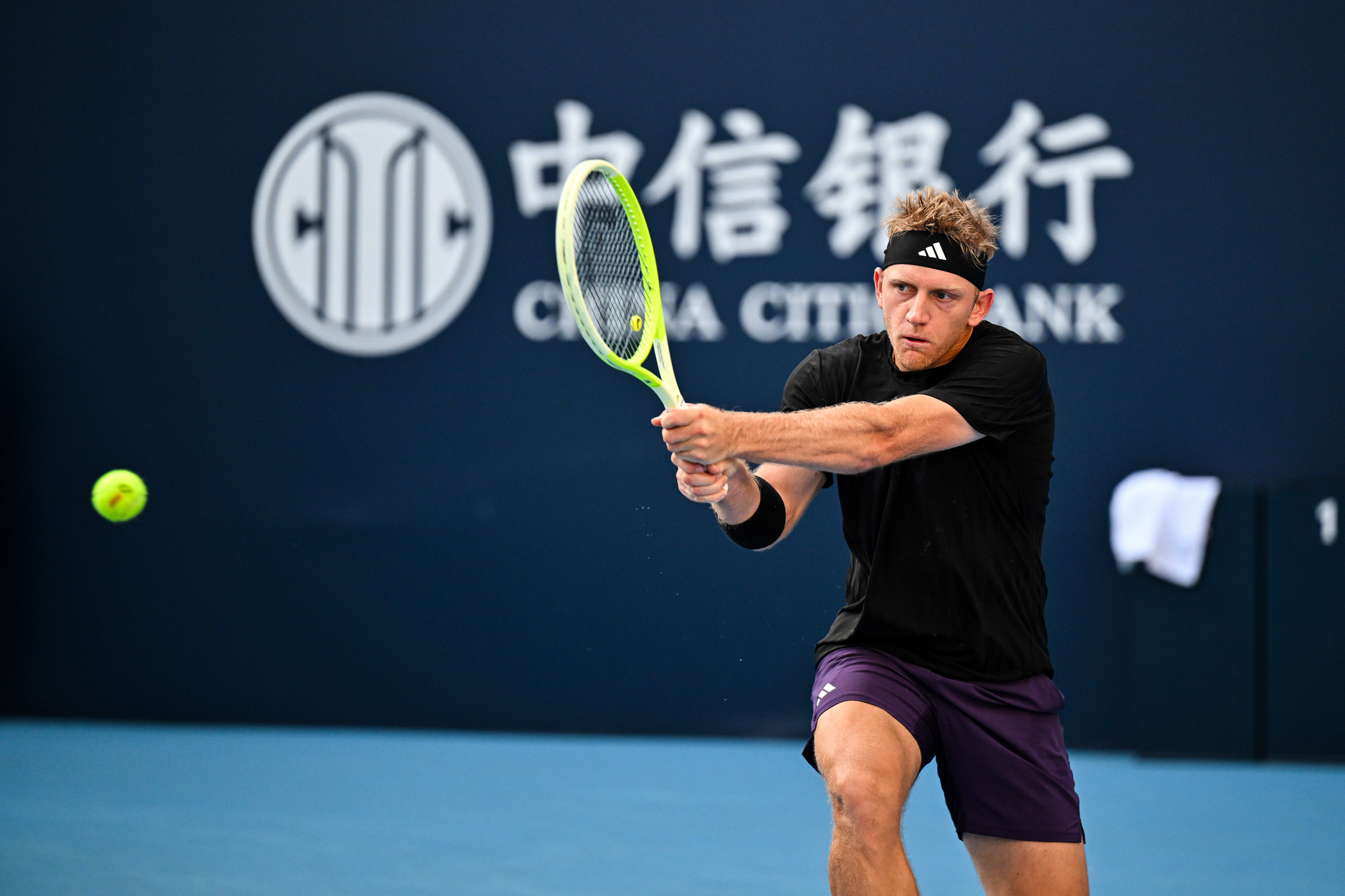 关于西班牙网球队强势英国网球队，梅德韦杰夫统治全场的信息