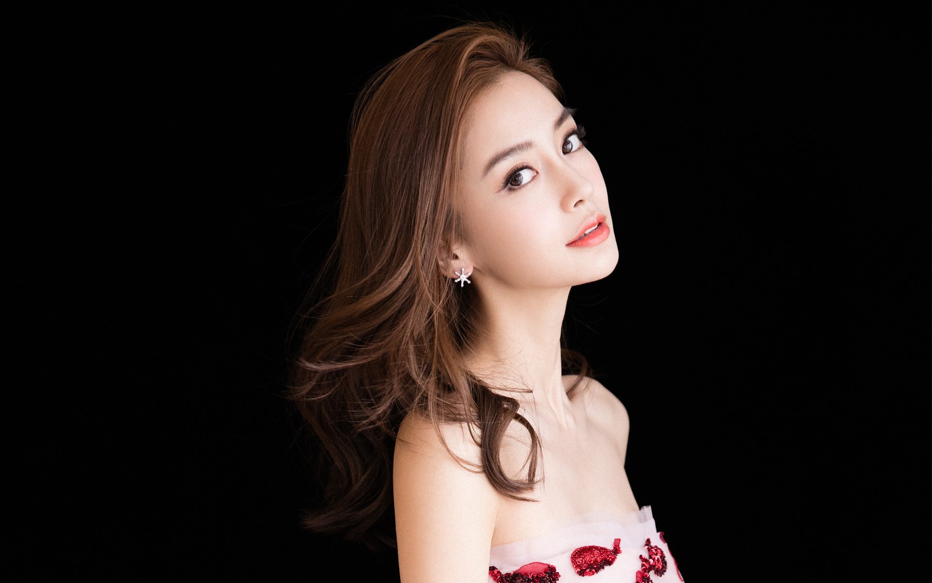 德甲争冠，体育战场的狂飙与地缘博弈的克韩启示录