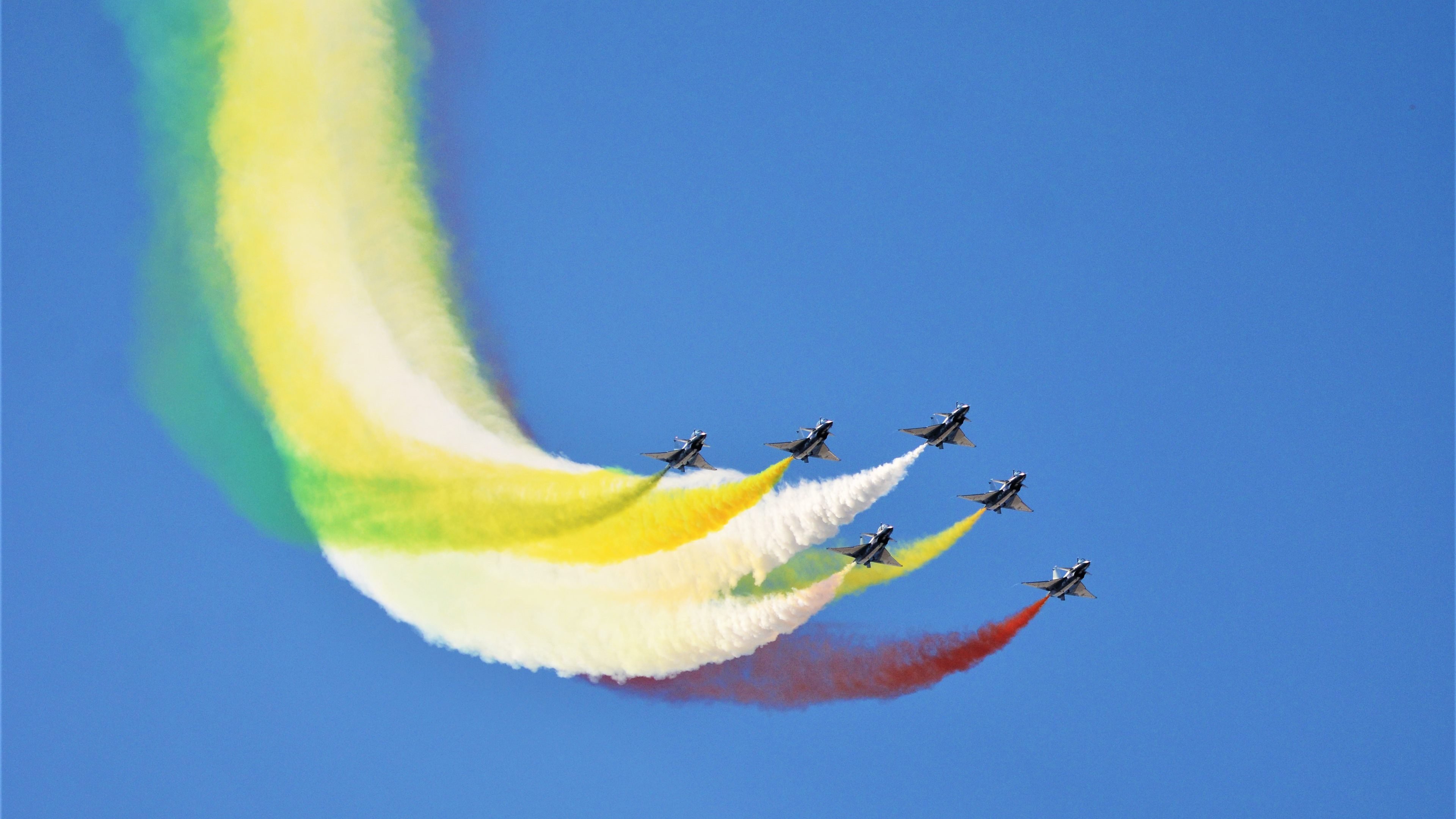 活塞淘汰赛惊险过关，保罗完美发挥击溃辽宁队